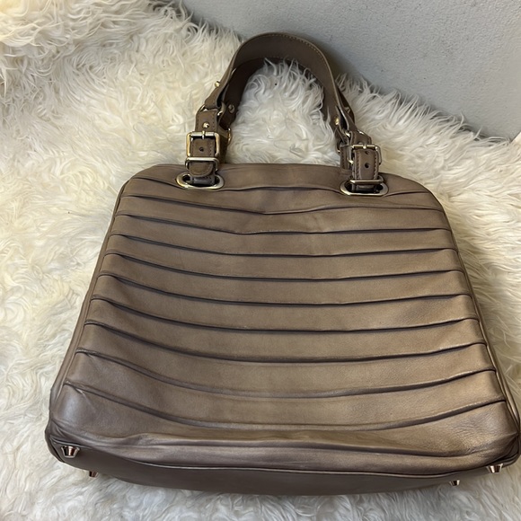 🌸Balenciaga Leather Stingray Accordion Satchel handbag - Picture 6 of 16